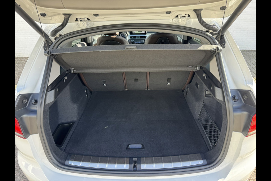 BMW X1 XDrive25e eDrive Edition Trekhaak Leder Panorama dak Led Adaptieve cruise