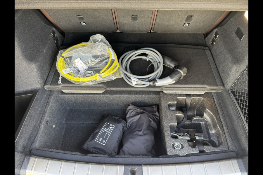 BMW X1 XDrive25e eDrive Edition Trekhaak Leder Panorama dak Led Adaptieve cruise