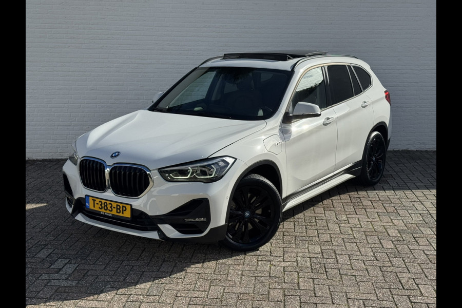 BMW X1 XDrive25e eDrive Edition Trekhaak Leder Panorama dak Led Adaptieve cruise