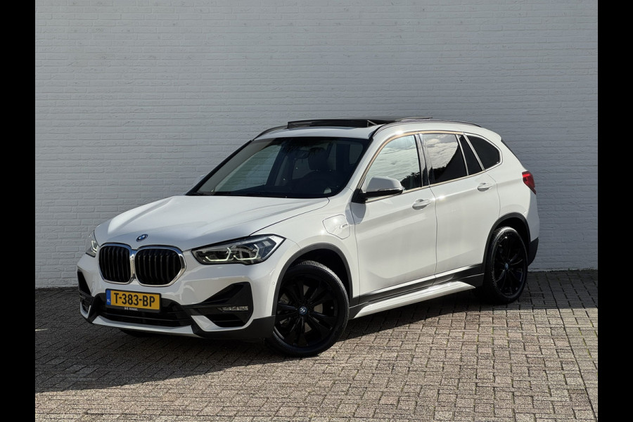 BMW X1 XDrive25e eDrive Edition Trekhaak Leder Panorama dak Led Adaptieve cruise