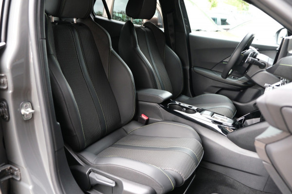 Peugeot 2008 1.2 PureTech 130 GT |UNIEK 1e Eig. 12.899km| Nardo Grey/Navigatie/Camera NIEUWSTAAT ALL-Season banden