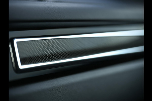 Porsche Cayenne Coupé 3.0 E-Hybrid | Sport Design | NL-Auto | Carbon Dak | Alcantara Hemel | Carbon Interieur | Luchtvering | Camera | Stuur- Stoelverwarming | Memory Seat | Soft Close | HIFI | Trekhaak |
