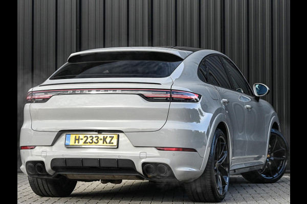 Porsche Cayenne Coupé 3.0 E-Hybrid | Sport Design | NL-Auto | Carbon Dak | Alcantara Hemel | Carbon Interieur | Luchtvering | Camera | Stuur- Stoelverwarming | Memory Seat | Soft Close | HIFI | Trekhaak |