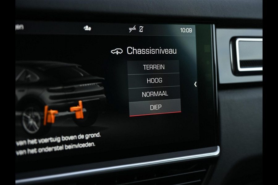 Porsche Cayenne Coupé 3.0 E-Hybrid | Sport Design | NL-Auto | Carbon Dak | Alcantara Hemel | Carbon Interieur | Luchtvering | Camera | Stuur- Stoelverwarming | Memory Seat | Soft Close | HIFI | Trekhaak |
