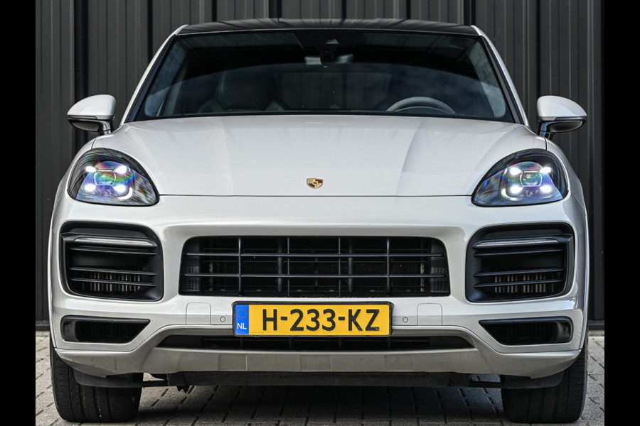 Porsche Cayenne Coupé 3.0 E-Hybrid | Sport Design | NL-Auto | Carbon Dak | Alcantara Hemel | Carbon Interieur | Luchtvering | Camera | Stuur- Stoelverwarming | Memory Seat | Soft Close | HIFI | Trekhaak |