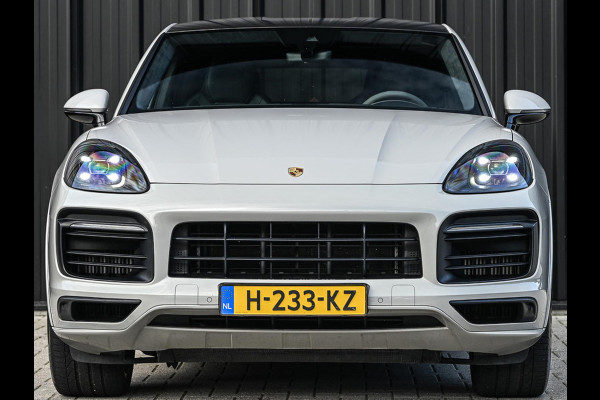 Porsche Cayenne Coupé 3.0 E-Hybrid | Sport Design | NL-Auto | Carbon Dak | Alcantara Hemel | Carbon Interieur | Luchtvering | Camera | Stuur- Stoelverwarming | Memory Seat | Soft Close | HIFI | Trekhaak |