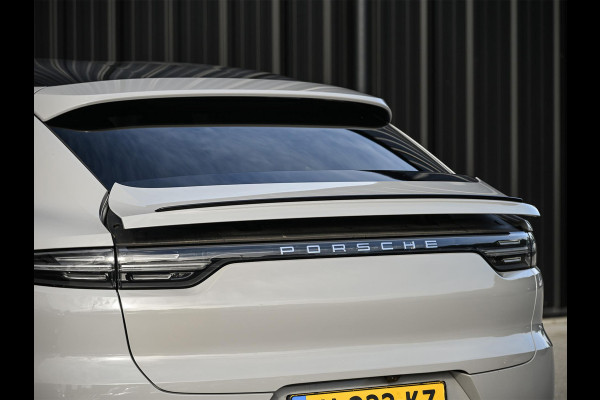 Porsche Cayenne Coupé 3.0 E-Hybrid | Sport Design | NL-Auto | Carbon Dak | Alcantara Hemel | Carbon Interieur | Luchtvering | Camera | Stuur- Stoelverwarming | Memory Seat | Soft Close | HIFI | Trekhaak |