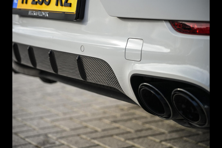 Porsche Cayenne Coupé 3.0 E-Hybrid | Sport Design | NL-Auto | Carbon Dak | Alcantara Hemel | Carbon Interieur | Luchtvering | Camera | Stuur- Stoelverwarming | Memory Seat | Soft Close | HIFI | Trekhaak |