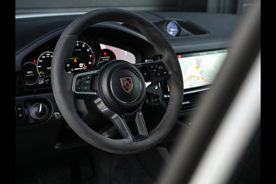 Porsche Cayenne Coupé 3.0 E-Hybrid | Sport Design | NL-Auto | Carbon Dak | Alcantara Hemel | Carbon Interieur | Luchtvering | Camera | Stuur- Stoelverwarming | Memory Seat | Soft Close | HIFI | Trekhaak |