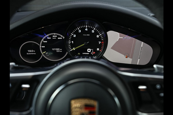 Porsche Cayenne Coupé 3.0 E-Hybrid | Sport Design | NL-Auto | Carbon Dak | Alcantara Hemel | Carbon Interieur | Luchtvering | Camera | Stuur- Stoelverwarming | Memory Seat | Soft Close | HIFI | Trekhaak |