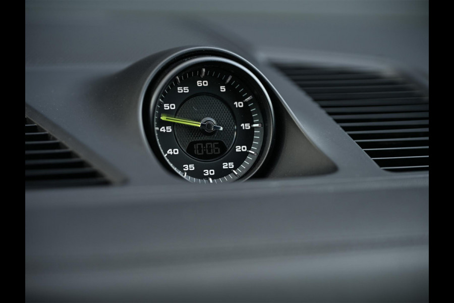 Porsche Cayenne Coupé 3.0 E-Hybrid | Sport Design | NL-Auto | Carbon Dak | Alcantara Hemel | Carbon Interieur | Luchtvering | Camera | Stuur- Stoelverwarming | Memory Seat | Soft Close | HIFI | Trekhaak |