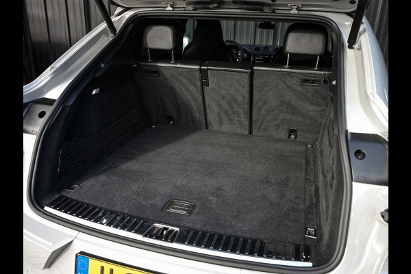 Porsche Cayenne Coupé 3.0 E-Hybrid | Sport Design | NL-Auto | Carbon Dak | Alcantara Hemel | Carbon Interieur | Luchtvering | Camera | Stuur- Stoelverwarming | Memory Seat | Soft Close | HIFI | Trekhaak |