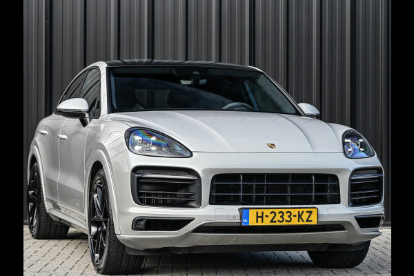 Porsche Cayenne Coupé 3.0 E-Hybrid | Sport Design | NL-Auto | Carbon Dak | Alcantara Hemel | Carbon Interieur | Luchtvering | Camera | Stuur- Stoelverwarming | Memory Seat | Soft Close | HIFI | Trekhaak |