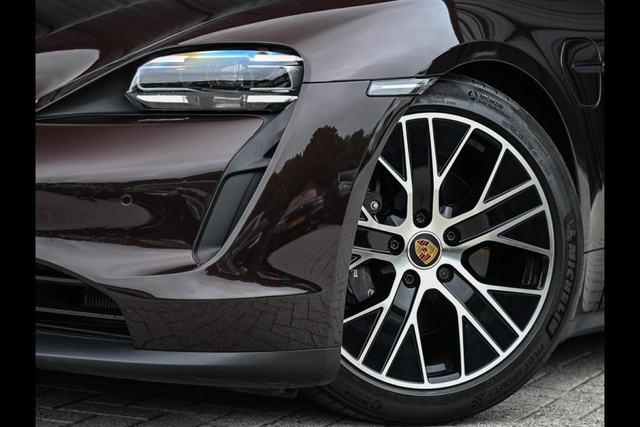 Porsche Taycan Sport Turismo 79 kWh | NL-Auto | 18-Wegs Memory Seats | Luchtvering | Adaptive Cruise | BOSE | Camera | Stoelverwarming | Ambiance Verlichting |