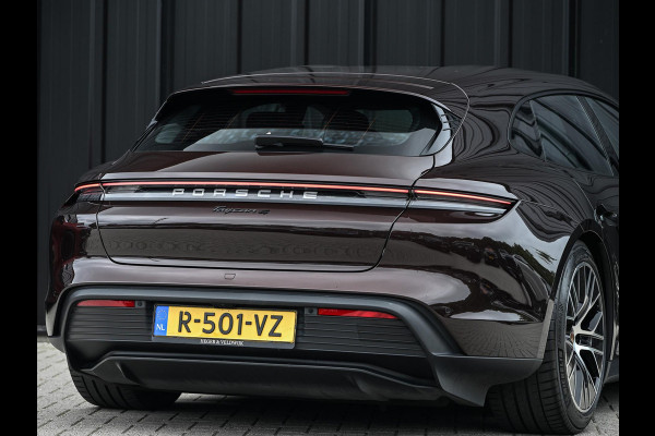 Porsche Taycan Sport Turismo 79 kWh | NL-Auto | 18-Wegs Memory Seats | Luchtvering | Adaptive Cruise | BOSE | Camera | Stoelverwarming | Ambiance Verlichting |
