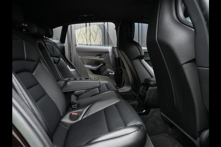 Porsche Taycan Sport Turismo 79 kWh | NL-Auto | 18-Wegs Memory Seats | Luchtvering | Adaptive Cruise | BOSE | Camera | Stoelverwarming | Ambiance Verlichting |