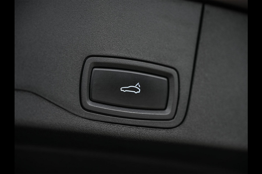 Porsche Taycan Sport Turismo 79 kWh | NL-Auto | 18-Wegs Memory Seats | Luchtvering | Adaptive Cruise | BOSE | Camera | Stoelverwarming | Ambiance Verlichting |