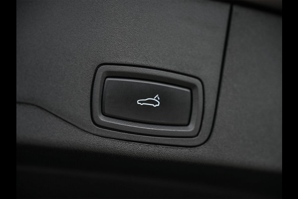 Porsche Taycan Sport Turismo 79 kWh | NL-Auto | 18-Wegs Memory Seats | Luchtvering | Adaptive Cruise | BOSE | Camera | Stoelverwarming | Ambiance Verlichting |