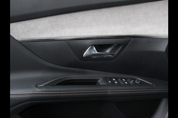 Peugeot 5008 1.2 PureTech 130pk Automaat GT Black Pack 7 zit Navigatie Apple CarPlay Android Camera Parkeerhulp Adaptive Cruise Control Stoelverwarming Electrische achterklep Climate Control Lichtmetalen velgen