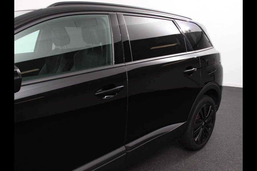 Peugeot 5008 1.2 PureTech 130pk Automaat GT Black Pack 7 zit Navigatie Apple CarPlay Android Camera Parkeerhulp Adaptive Cruise Control Stoelverwarming Electrische achterklep Climate Control Lichtmetalen velgen