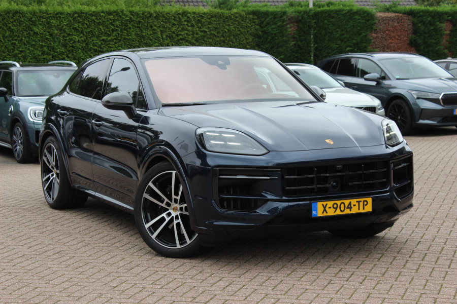 Porsche Cayenne Coupé 3.0 E-Hybrid / SOH 97,1% / Panoramadak / 360Camera / Head-up / Passenger Display / 4Wielbesturing / Carbon / Softclose / 22'' / Bose / Luchtvering / Keyless / Sportdesign+Chrono / Sportuitlaat