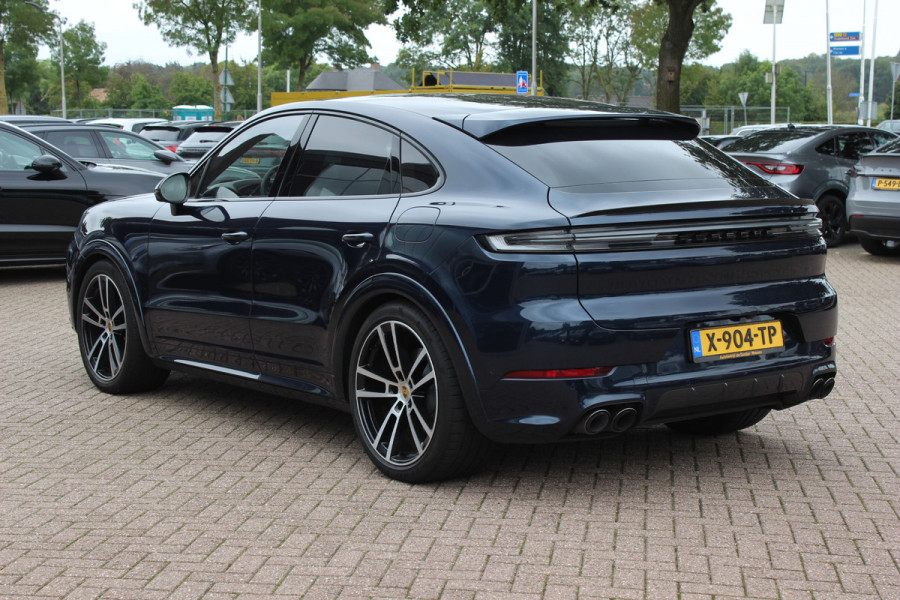 Porsche Cayenne Coupé 3.0 E-Hybrid / SOH 97,1% / Panoramadak / 360Camera / Head-up / Passenger Display / 4Wielbesturing / Carbon / Softclose / 22'' / Bose / Luchtvering / Keyless / Sportdesign+Chrono / Sportuitlaat