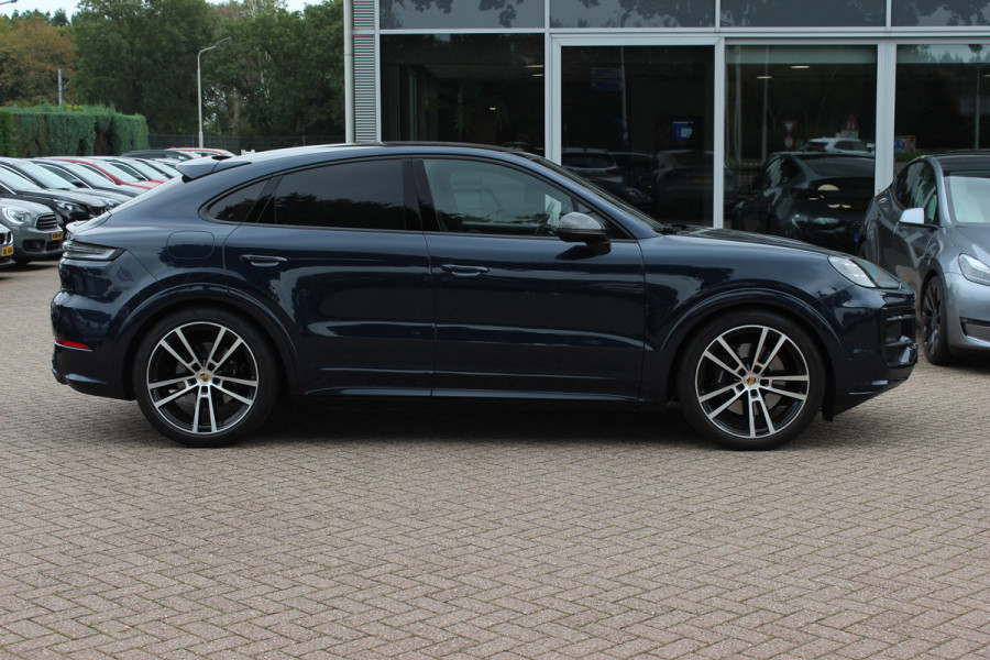 Porsche Cayenne Coupé 3.0 E-Hybrid / SOH 97,1% / Panoramadak / 360Camera / Head-up / Passenger Display / 4Wielbesturing / Carbon / Softclose / 22'' / Bose / Luchtvering / Keyless / Sportdesign+Chrono / Sportuitlaat