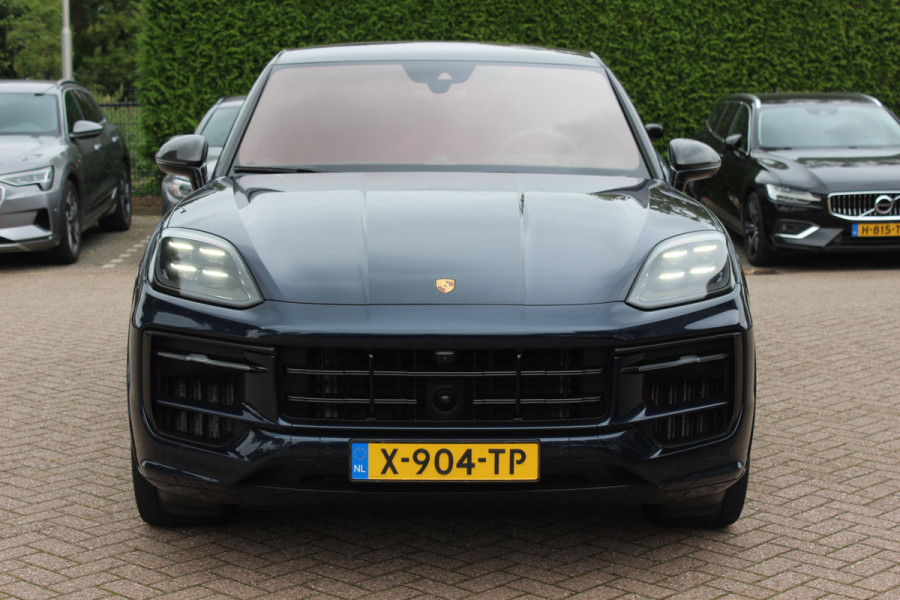 Porsche Cayenne Coupé 3.0 E-Hybrid / SOH 97,1% / Panoramadak / 360Camera / Head-up / Passenger Display / 4Wielbesturing / Carbon / Softclose / 22'' / Bose / Luchtvering / Keyless / Sportdesign+Chrono / Sportuitlaat