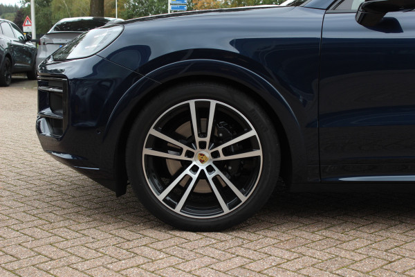 Porsche Cayenne Coupé 3.0 E-Hybrid / SOH 97,1% / Panoramadak / 360Camera / Head-up / Passenger Display / 4Wielbesturing / Carbon / Softclose / 22'' / Bose / Luchtvering / Keyless / Sportdesign+Chrono / Sportuitlaat