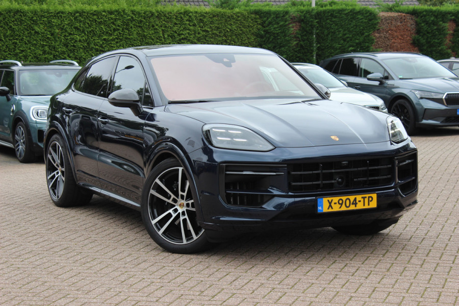 Porsche Cayenne Coupé 3.0 E-Hybrid / SOH 97,1% / Panoramadak / 360Camera / Head-up / Passenger Display / 4Wielbesturing / Carbon / Softclose / 22'' / Bose / Luchtvering / Keyless / Sportdesign+Chrono / Sportuitlaat