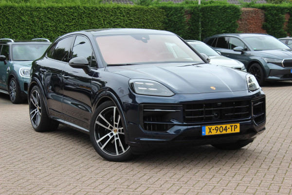 Porsche Cayenne Coupé 3.0 E-Hybrid / SOH 97,1% / Panoramadak / 360Camera / Head-up / Passenger Display / 4Wielbesturing / Carbon / Softclose / 22'' / Bose / Luchtvering / Keyless / Sportdesign+Chrono / Sportuitlaat
