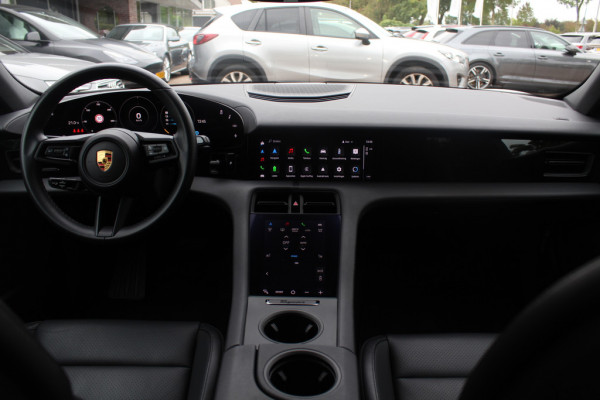 Porsche Taycan Performance 84 kWh / SoH 89,3% / Panoramadak / Camera / Luchtvering / 20'' / Leder / CarPlay / Stoelverwarming / DAB / ACC
