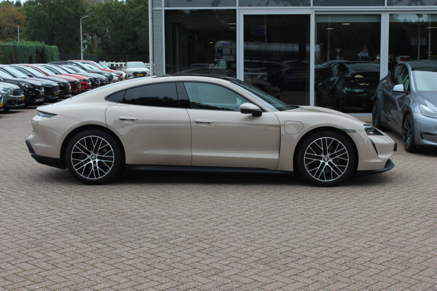 Porsche Taycan Performance 84 kWh / SoH 89,3% / Panoramadak / Camera / Luchtvering / 20'' / Leder / CarPlay / Stoelverwarming / DAB / ACC