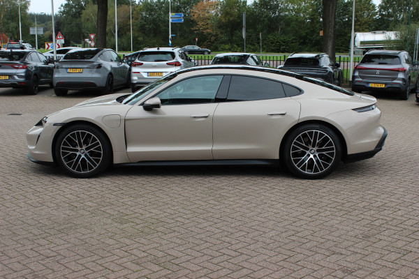 Porsche Taycan Performance 84 kWh / SoH 89,3% / Panoramadak / Camera / Luchtvering / 20'' / Leder / CarPlay / Stoelverwarming / DAB / ACC
