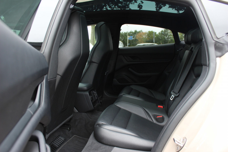 Porsche Taycan Performance 84 kWh / SoH 89,3% / Panoramadak / Camera / Luchtvering / 20'' / Leder / CarPlay / Stoelverwarming / DAB / ACC