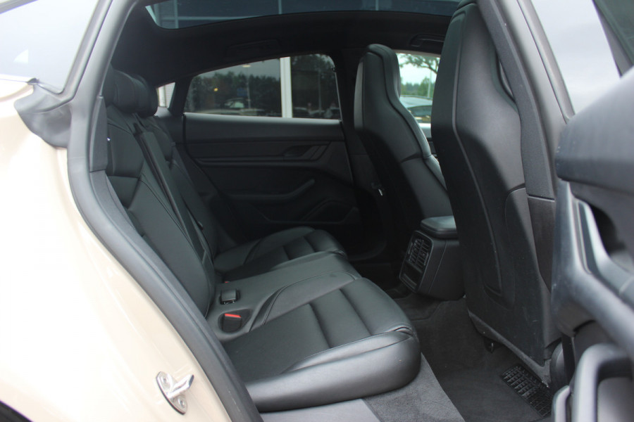 Porsche Taycan Performance 84 kWh / SoH 89,3% / Panoramadak / Camera / Luchtvering / 20'' / Leder / CarPlay / Stoelverwarming / DAB / ACC