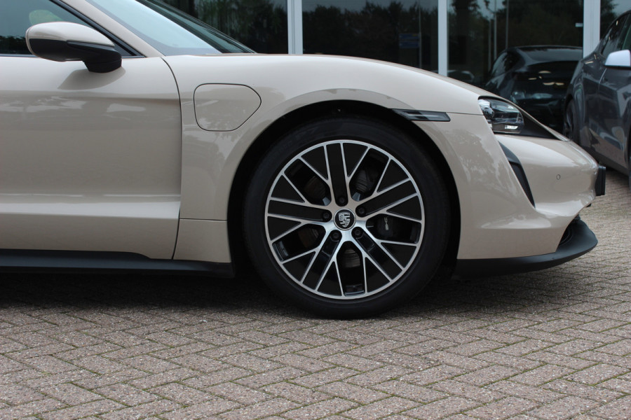 Porsche Taycan Performance 84 kWh / SoH 89,3% / Panoramadak / Camera / Luchtvering / 20'' / Leder / CarPlay / Stoelverwarming / DAB / ACC