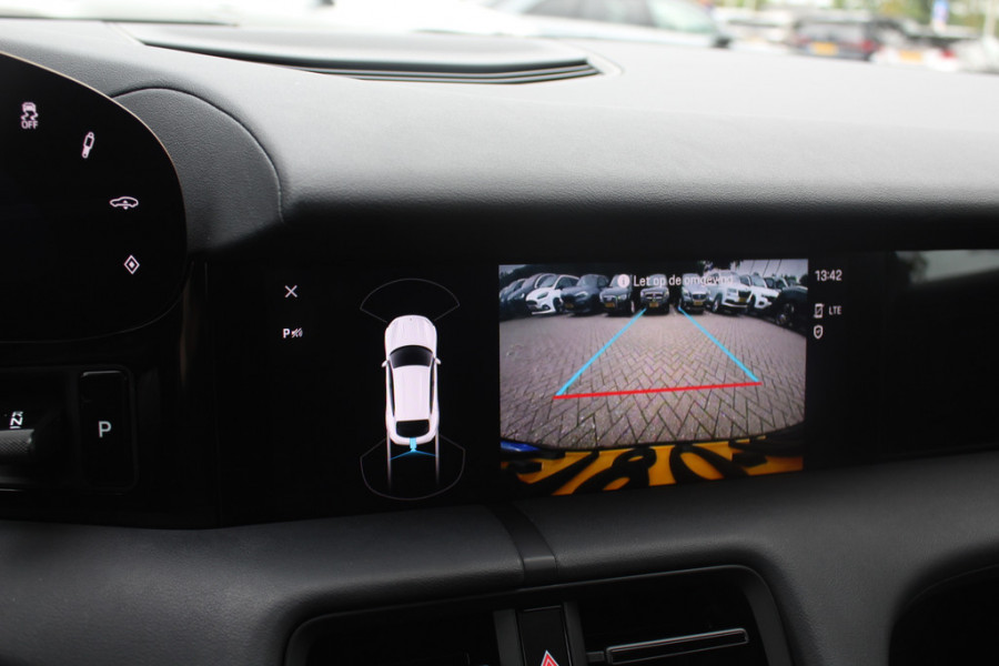 Porsche Taycan Performance 84 kWh / SoH 89,3% / Panoramadak / Camera / Luchtvering / 20'' / Leder / CarPlay / Stoelverwarming / DAB / ACC