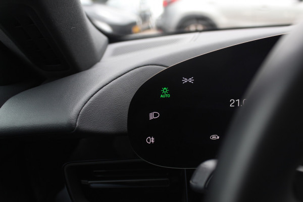 Porsche Taycan Performance 84 kWh / SoH 89,3% / Panoramadak / Camera / Luchtvering / 20'' / Leder / CarPlay / Stoelverwarming / DAB / ACC