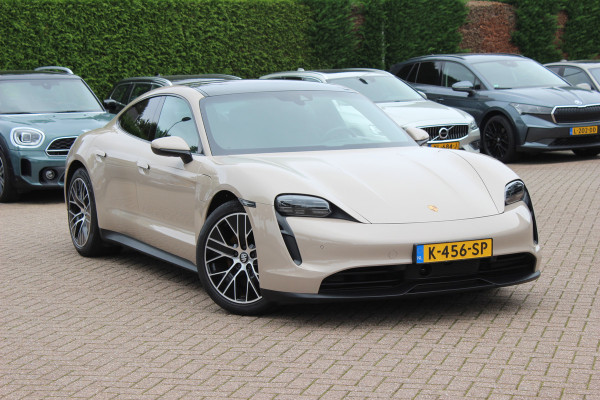 Porsche Taycan Performance 84 kWh / SoH 89,3% / Panoramadak / Camera / Luchtvering / 20'' / Leder / CarPlay / Stoelverwarming / DAB / ACC