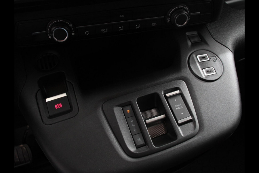 Peugeot Partner 1.5 BlueHDi 130PK L2 Automaat Navigatie Apple Carplay trekhaak Cruise Control Airco