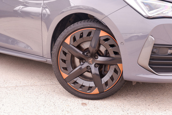 CUPRA Leon Sportstourer 1.4 e-Hybrid VZ 245PK | Sfeerverlichting | Camera | Carplay | LED |