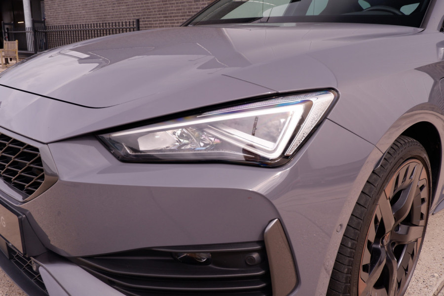 CUPRA Leon Sportstourer 1.4 e-Hybrid VZ 245PK | Sfeerverlichting | Camera | Carplay | LED |