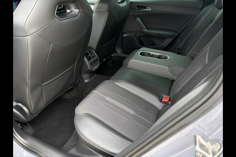 CUPRA Leon Sportstourer 1.4 e-Hybrid VZ 245PK | Sfeerverlichting | Camera | Carplay | LED |