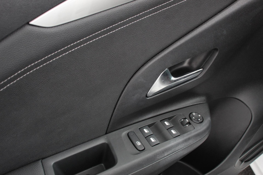 Opel Corsa 1.2 Turbo 100pk GS Line Opel Corsa 1.2 GS Line  Navigatie  Apple Carplay/Android Auto  Climate Control  Cruise Control  Lichtmetalen velgen  Sportstoelen