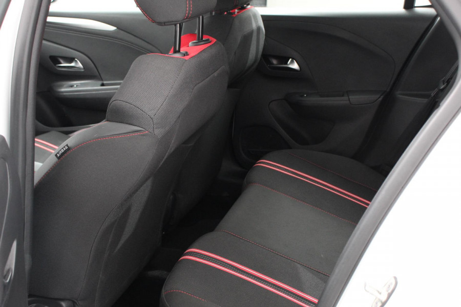 Opel Corsa 1.2 Turbo 100pk GS Line Opel Corsa 1.2 GS Line  Navigatie  Apple Carplay/Android Auto  Climate Control  Cruise Control  Lichtmetalen velgen  Sportstoelen