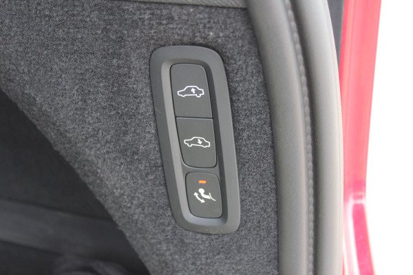 Volvo XC90 2.0 T8 Twin Engine AWD R-Design / Trekhaak / Panoramadak / 360Camera / Head-up / Luchtvering / Bowers & Wilkens / Ventilatie+Verwarming / 4zone airco / Dodehoek / DAB / ACC