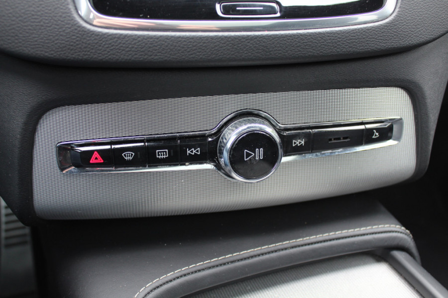 Volvo XC90 2.0 T8 Twin Engine AWD R-Design / Trekhaak / Panoramadak / 360Camera / Head-up / Luchtvering / Bowers & Wilkens / Ventilatie+Verwarming / 4zone airco / Dodehoek / DAB / ACC