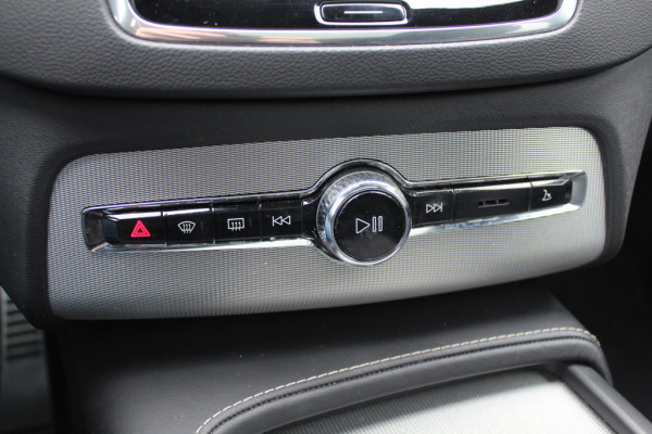 Volvo XC90 2.0 T8 Twin Engine AWD R-Design / Trekhaak / Panoramadak / 360Camera / Head-up / Luchtvering / Bowers & Wilkens / Ventilatie+Verwarming / 4zone airco / Dodehoek / DAB / ACC