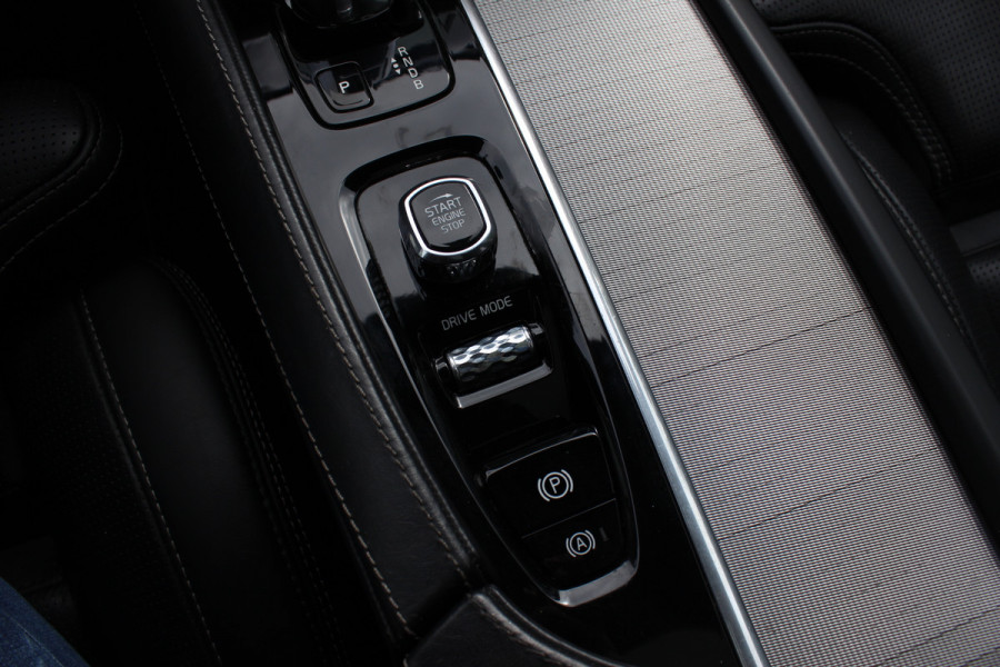 Volvo XC90 2.0 T8 Twin Engine AWD R-Design / Trekhaak / Panoramadak / 360Camera / Head-up / Luchtvering / Bowers & Wilkens / Ventilatie+Verwarming / 4zone airco / Dodehoek / DAB / ACC